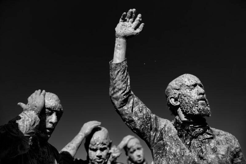 EbrahimNoroozi_item_03 Ebrahim Noroozi - Mourners III