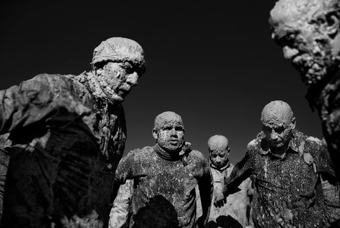 EbrahimNoroozi_item_05 Ebrahim Noroozi - Mourners V